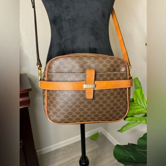 CELINE Vintage Crossbody 🎉(unbranded strap) - Picture 3 of 13
